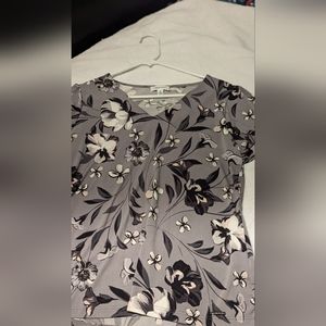 Double flutter sleeve Calvin Klein top medium Grey w/ black & white flower print